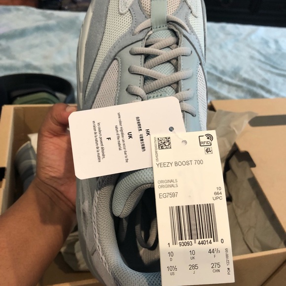 Yeezy authentic - Picture 2 of 5